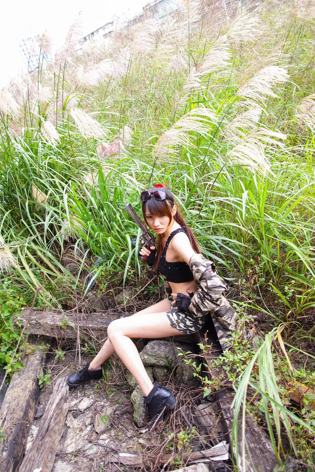 台湾美女蔡译心Candice《南港廢墟外拍》写真集