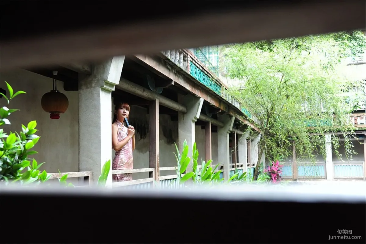 台湾妹子棠棠《林家花園古典旗袍外拍》写真集