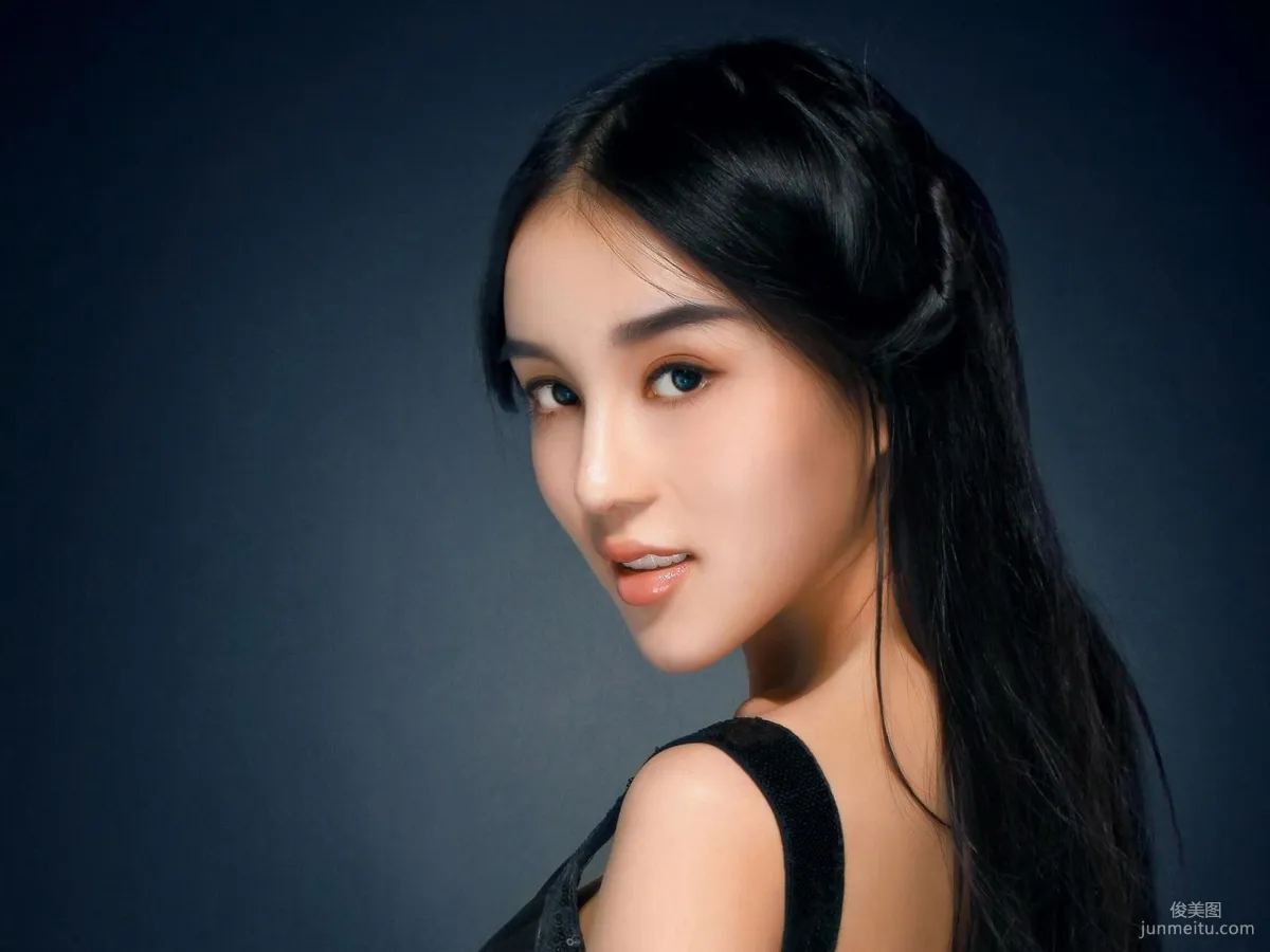 混血美女模特石一伊 棚拍图片写真集