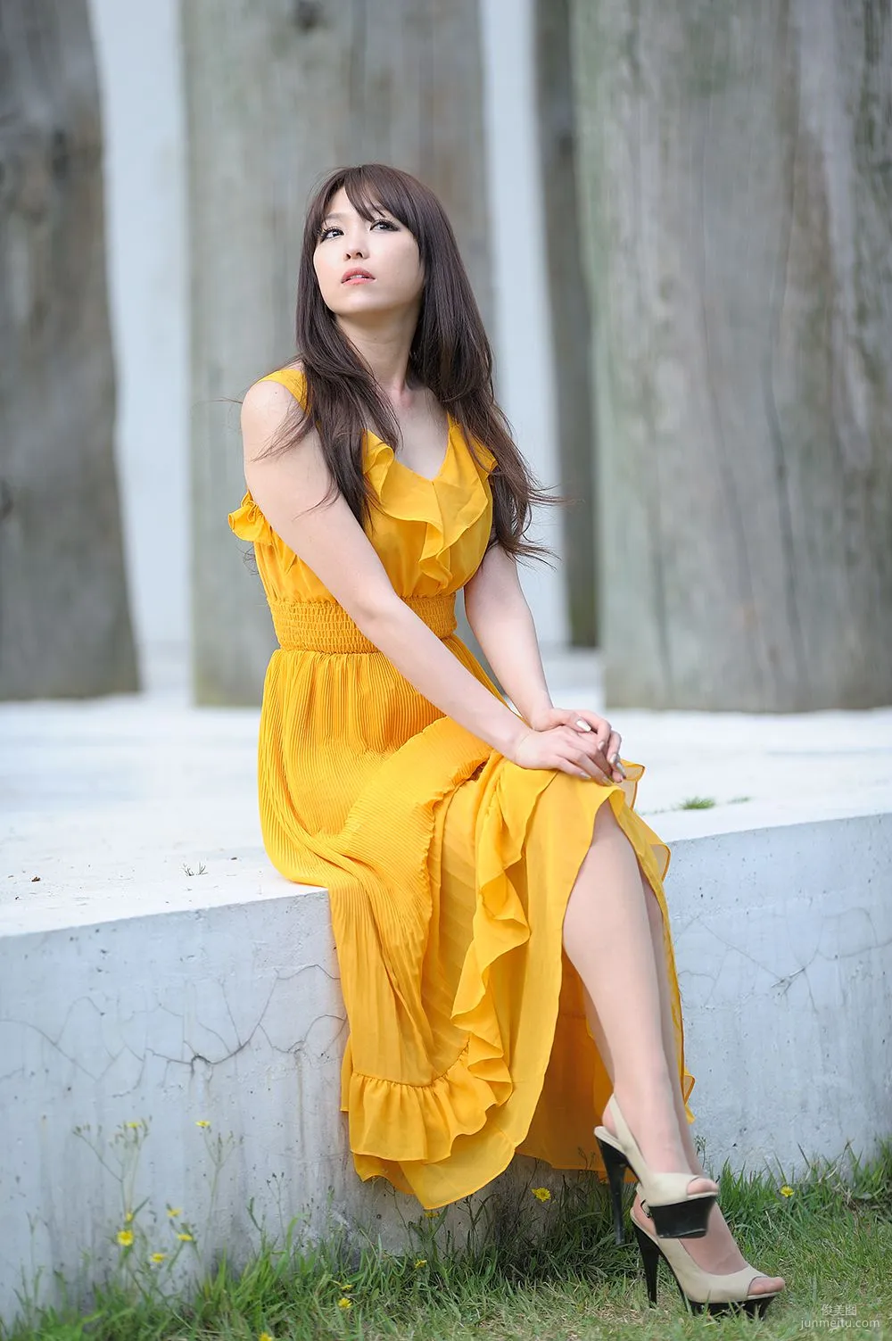 李二慧《外拍气质黄色长裙系列》写真集