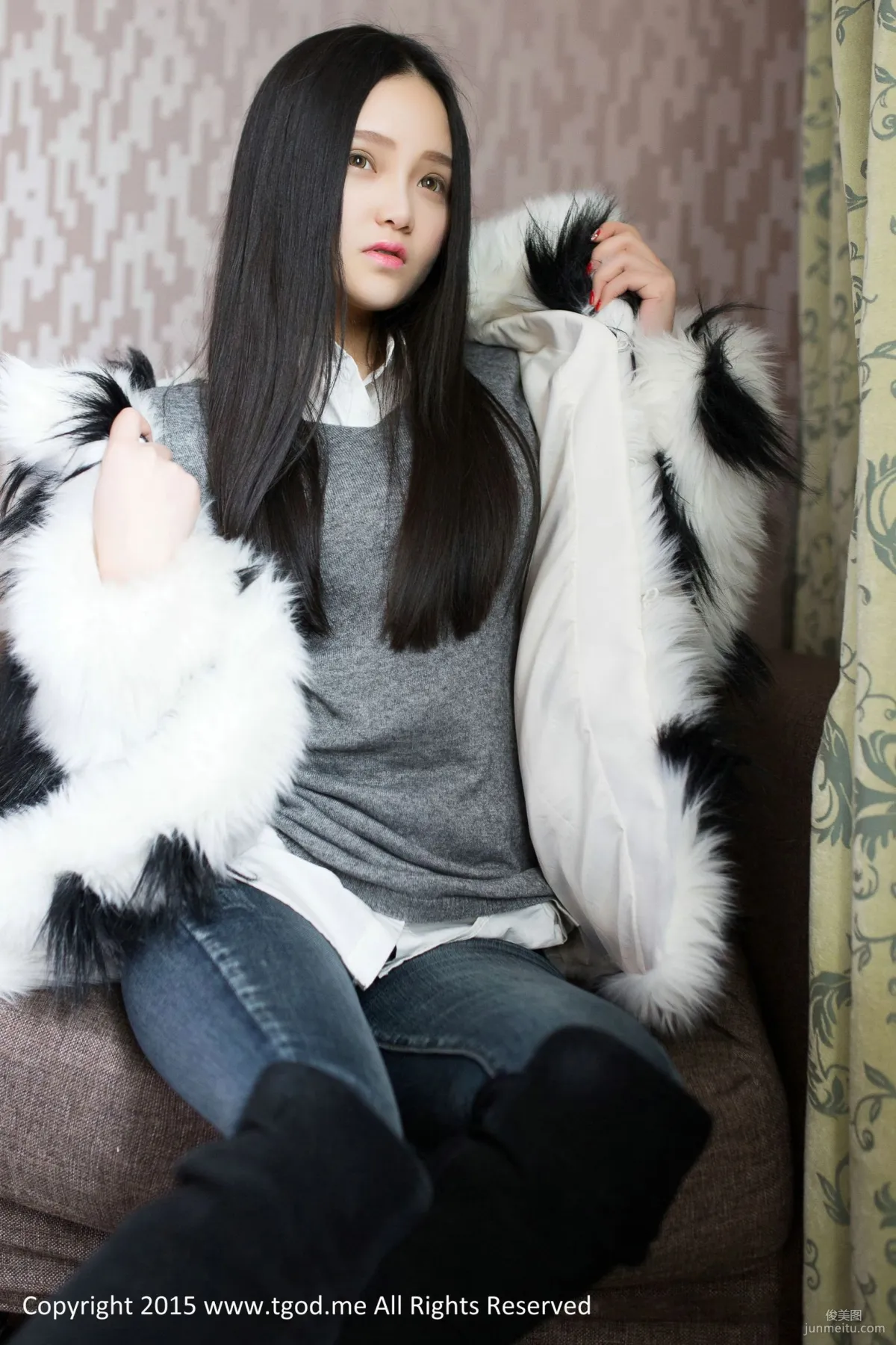 可爱女神佩佩Cassie 《皮草VS白衬衣》 [TGOD推女神] 写真集