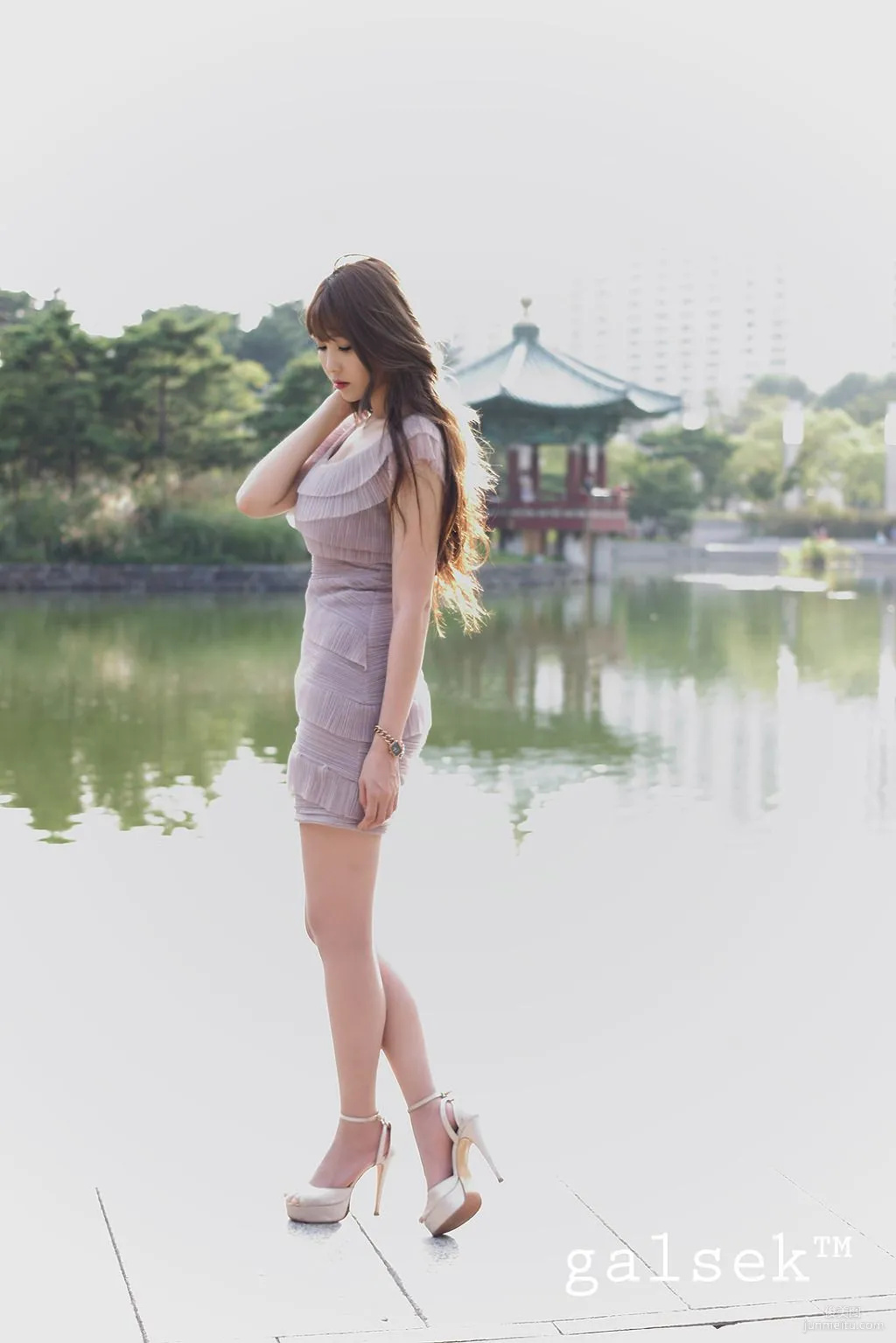 李仁慧《极品公园超短裙气质女神》写真集
