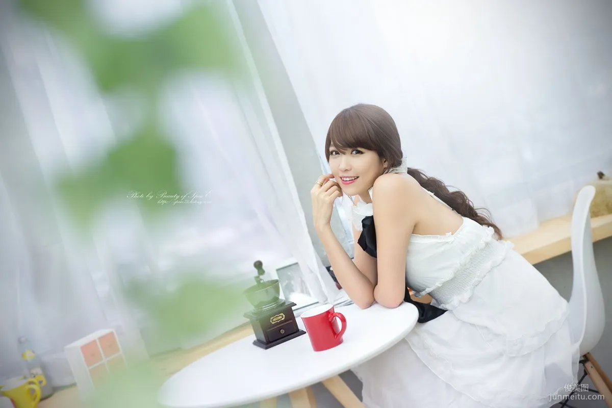 韩国美女李二慧《钢琴少女》写真集