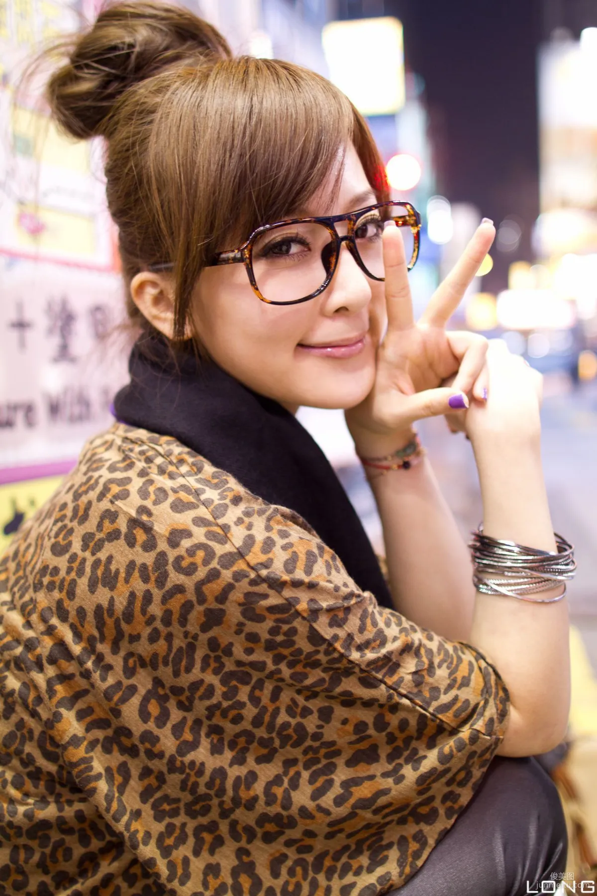 台湾果子MM《港澳之旅》夜市街拍系列 写真集