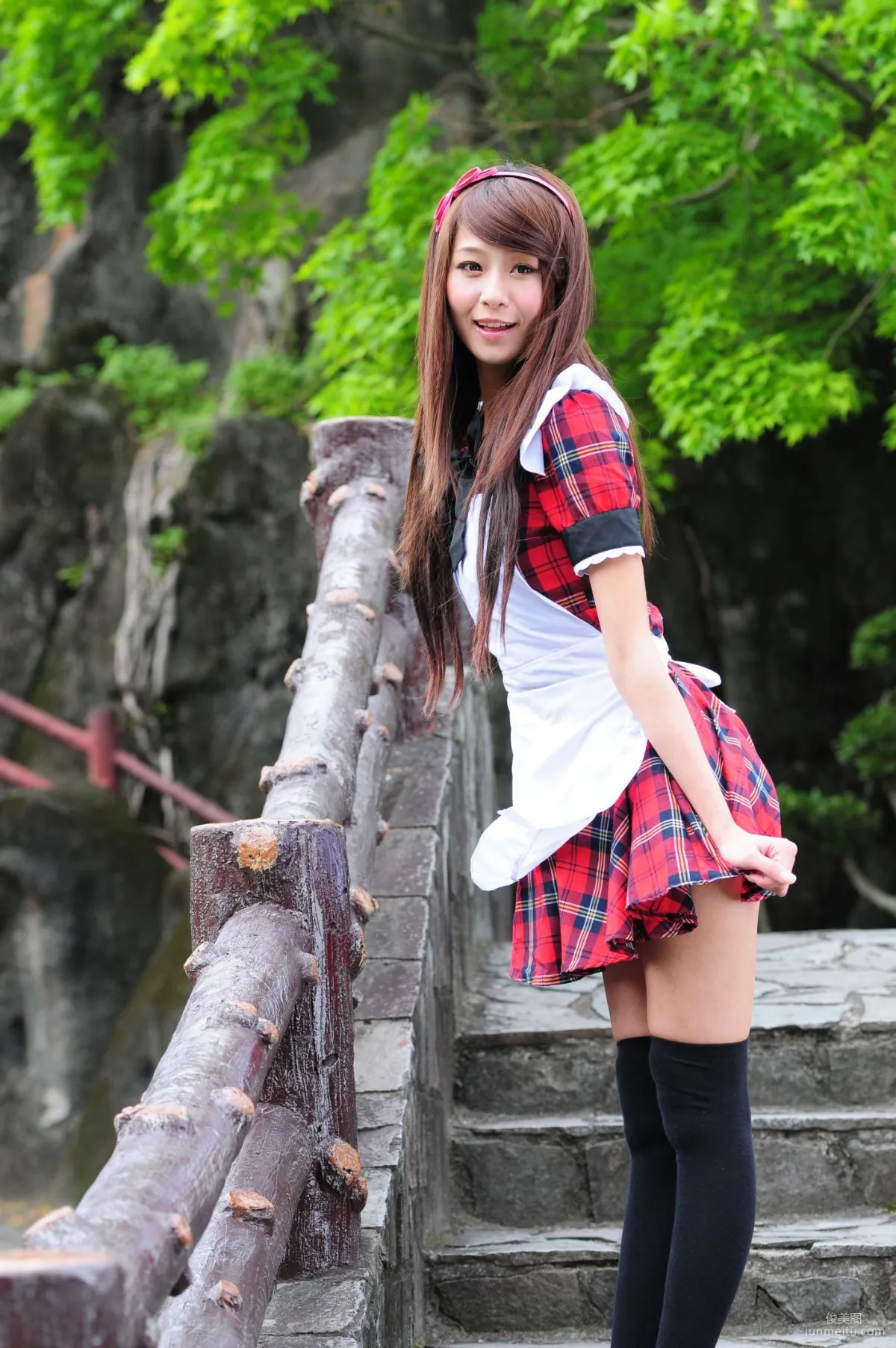 winnie小雪/庄温妮《校园长筒袜女仆美拍》写真集