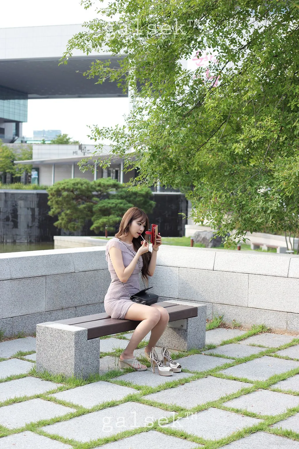 李仁慧《极品公园超短裙气质女神》写真集