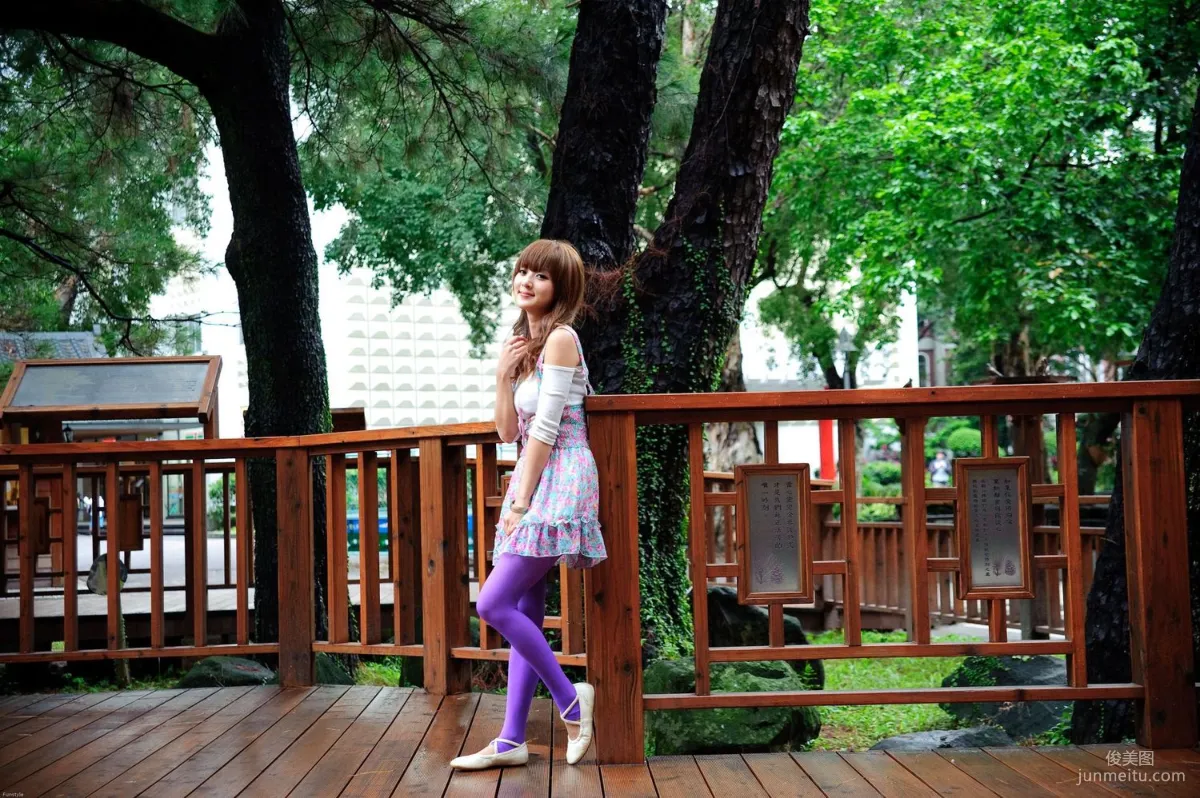 果子Mikako+Minako《台大外拍 II》 写真集