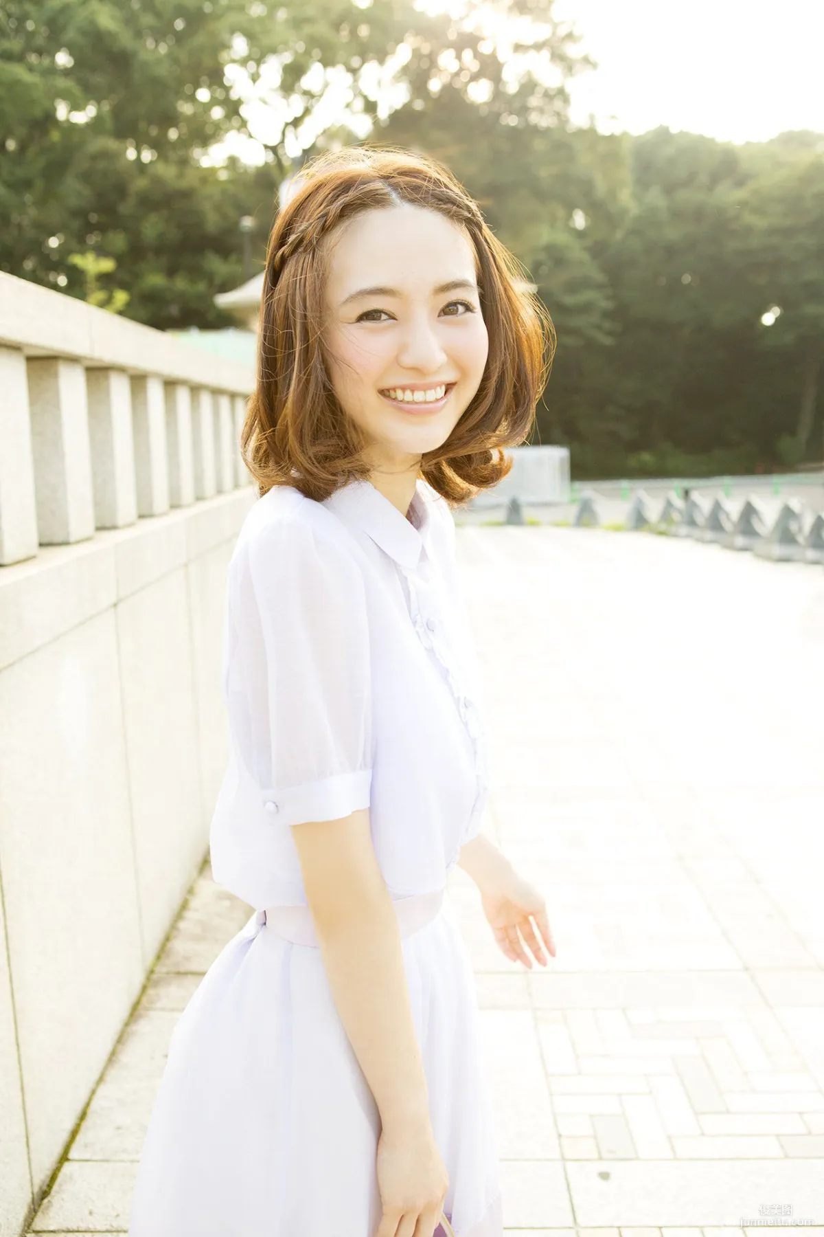 逢沢りな Rina Aizawa《夕暮れハンカチーフ》写真集