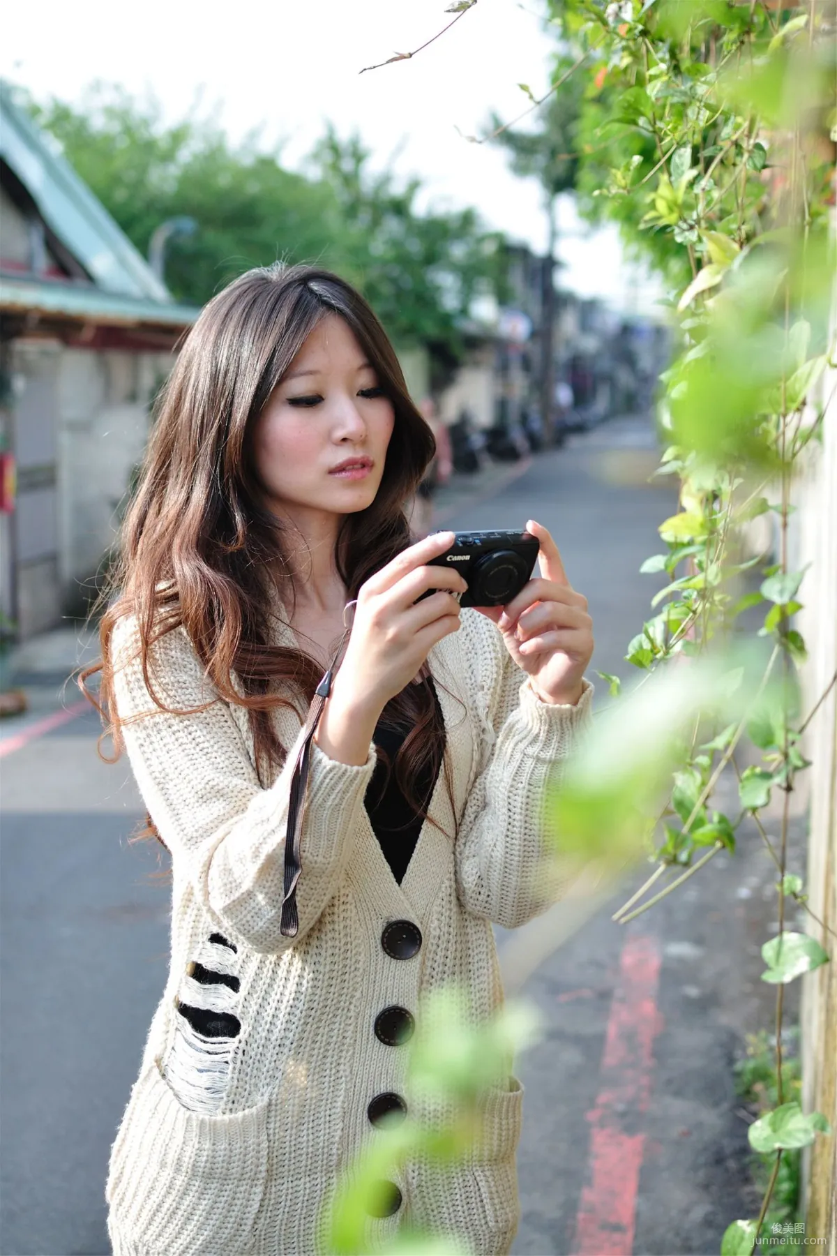 台湾美女模特Pink《永春街外拍》写真集