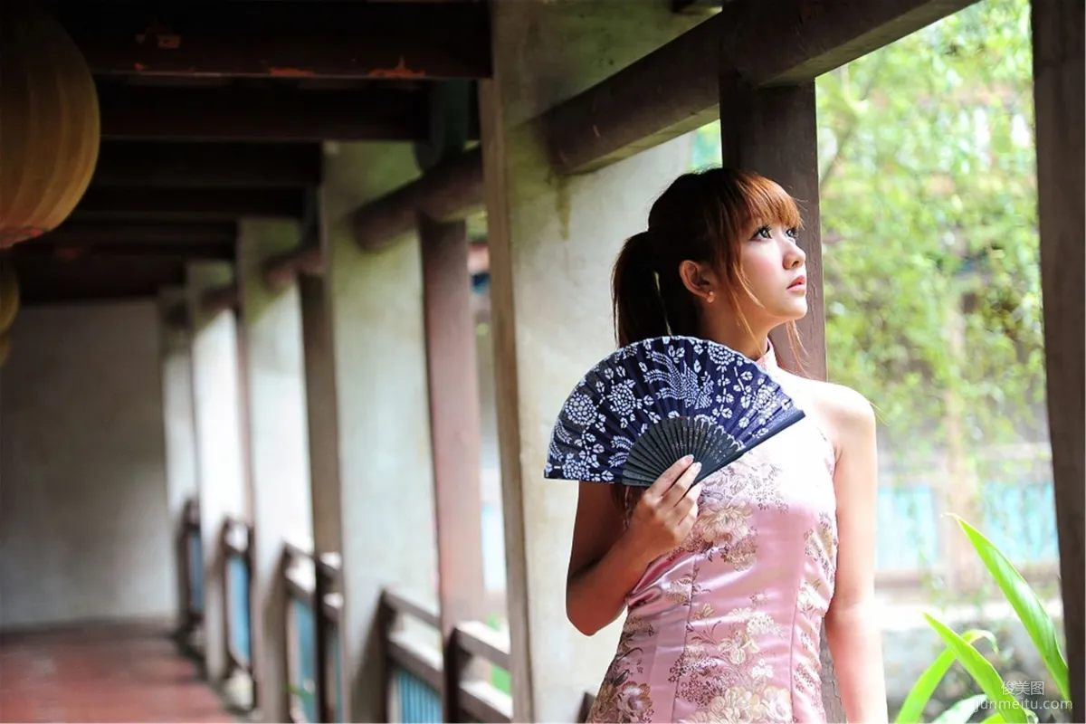 台湾妹子棠棠《林家花園古典旗袍外拍》写真集