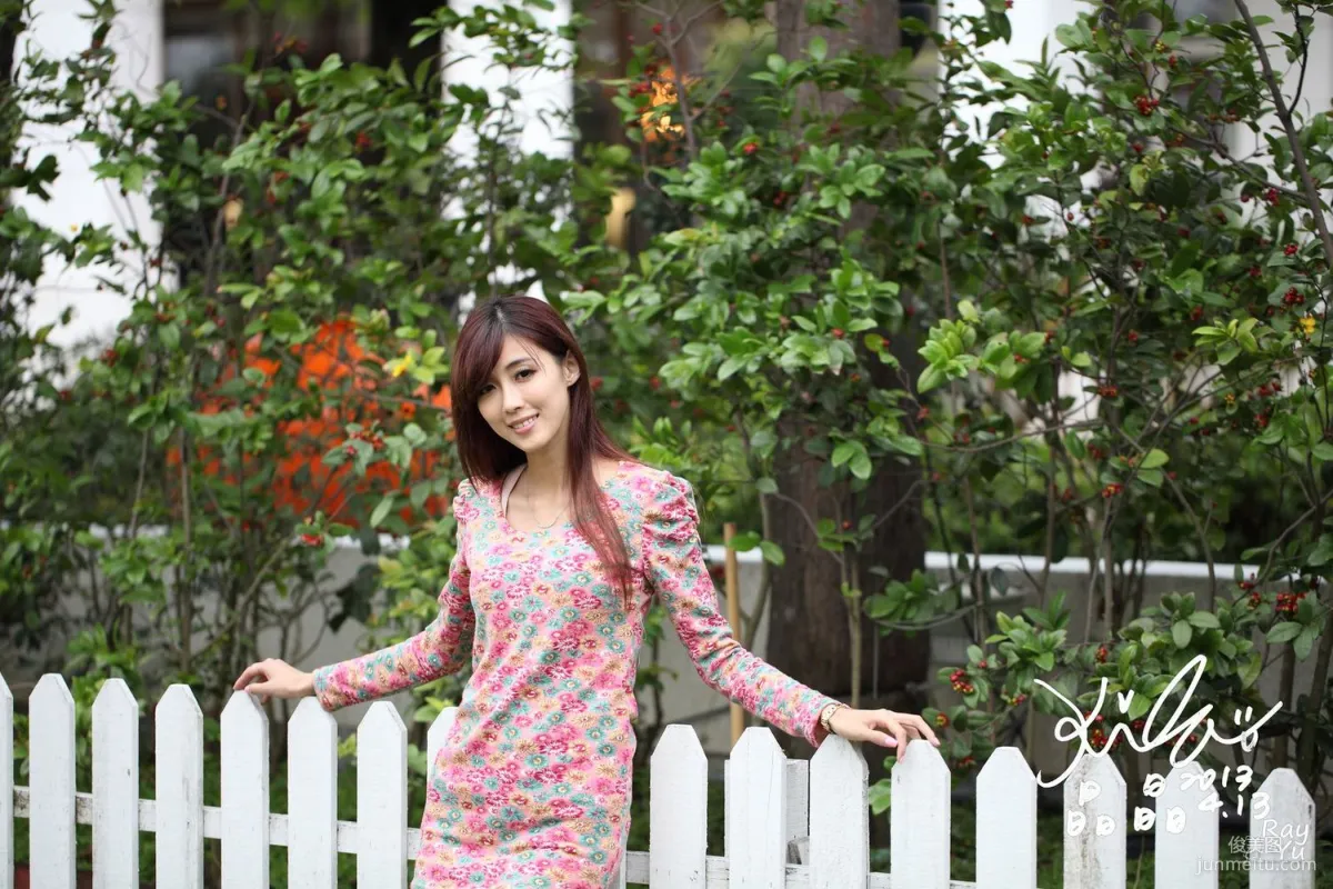 台湾美女廖挺伶/Kila晶晶《花色超短裙街拍》写真集