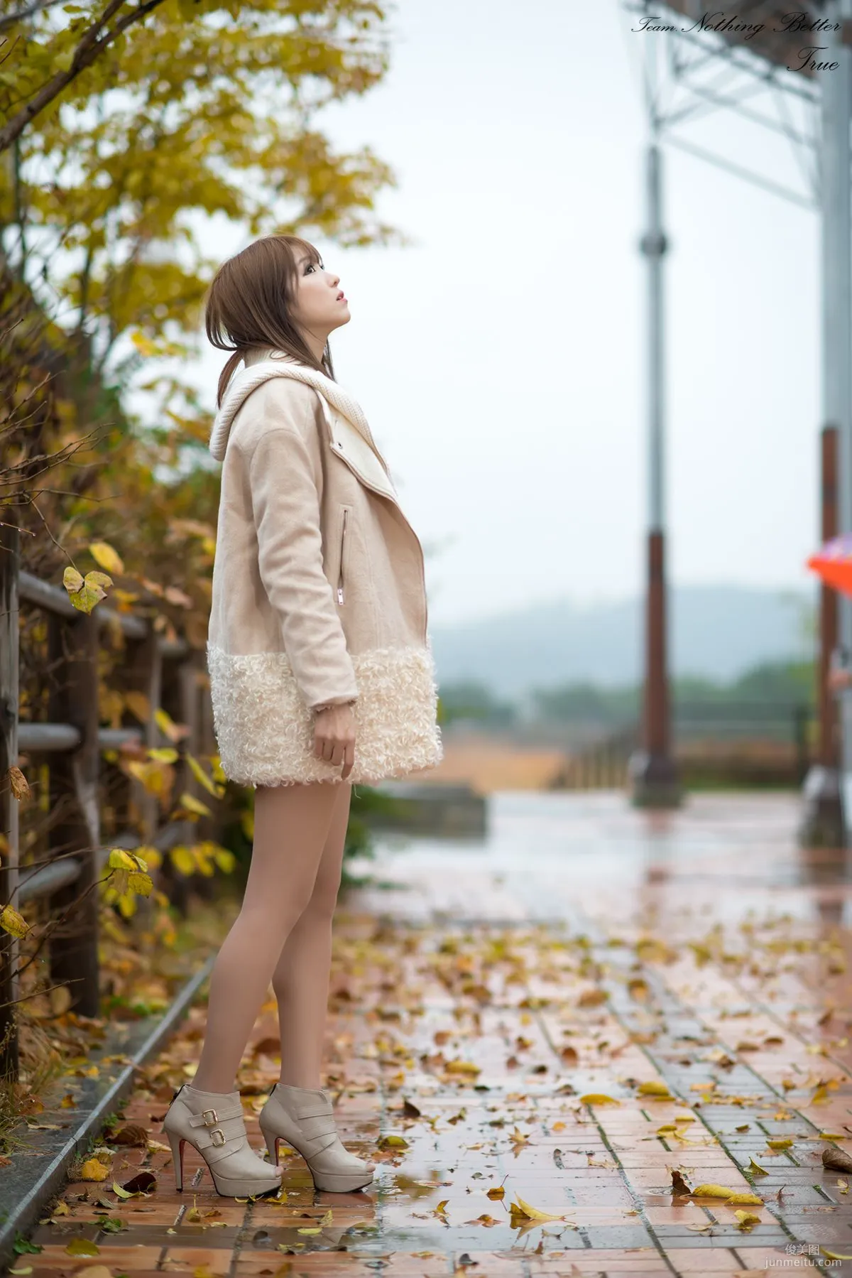极品韩国美女李恩慧《下雨天街拍》 写真集