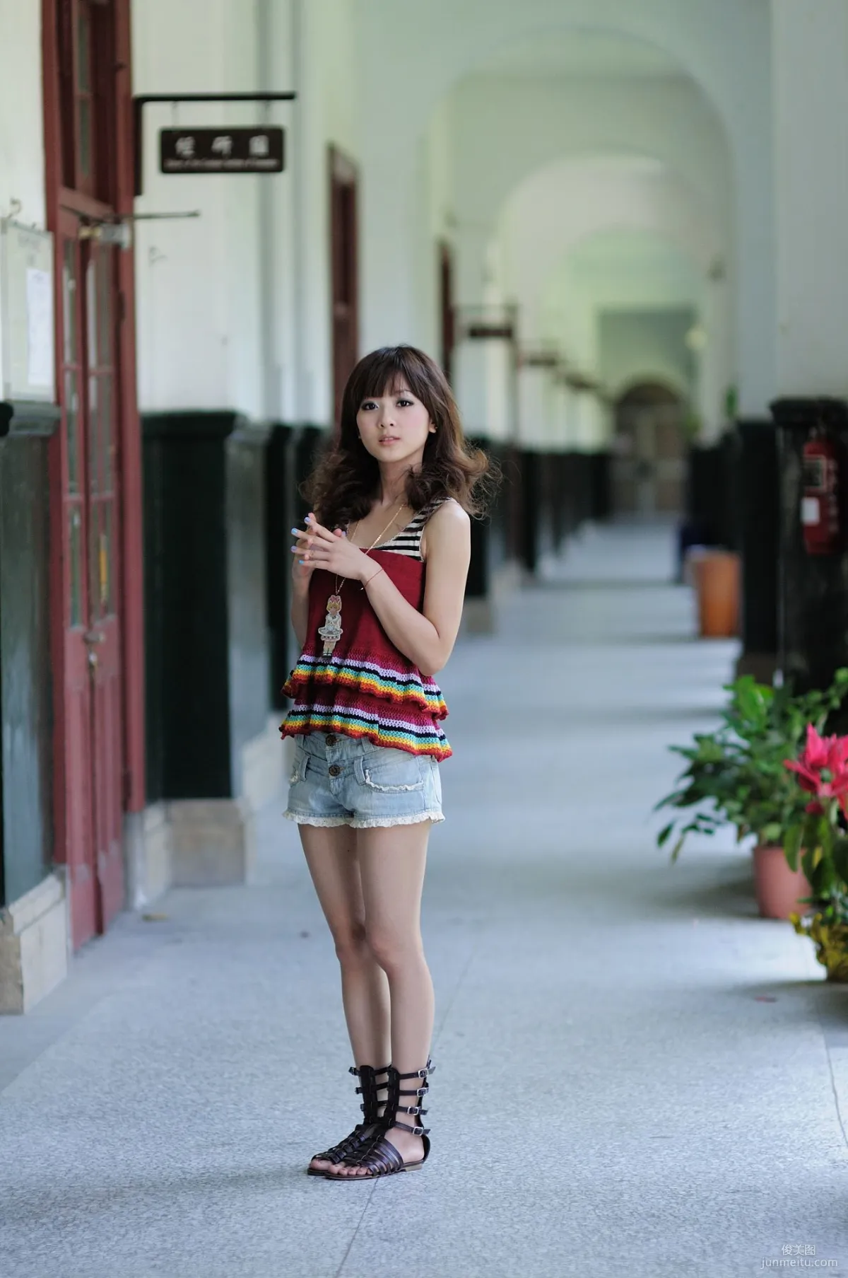 果子Mikako《台大法商學院外拍》写真集