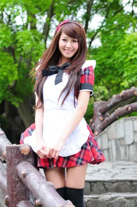 winnie小雪/庄温妮《校园长筒袜女仆美拍》写真集