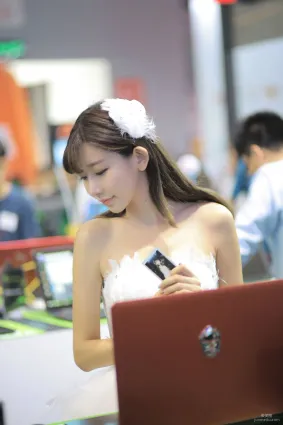 台湾网红正妹陈潇《微博自拍图片》第1部 写真合集
