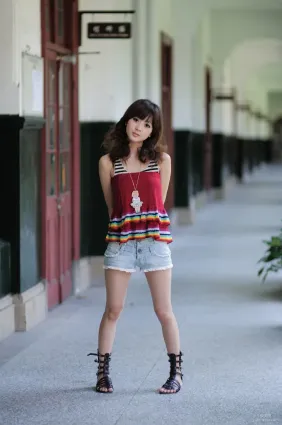 果子Mikako《台大法商學院外拍》写真集