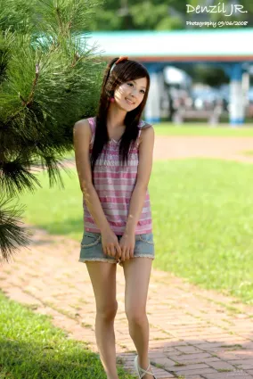 果子MM《Lovely 果子 Fruit with Barbie Attire》牛仔热裤系列 写真集