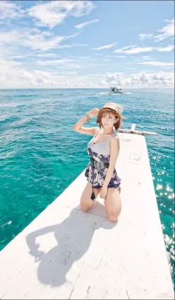 许允美《海上游艇女神》写真集
