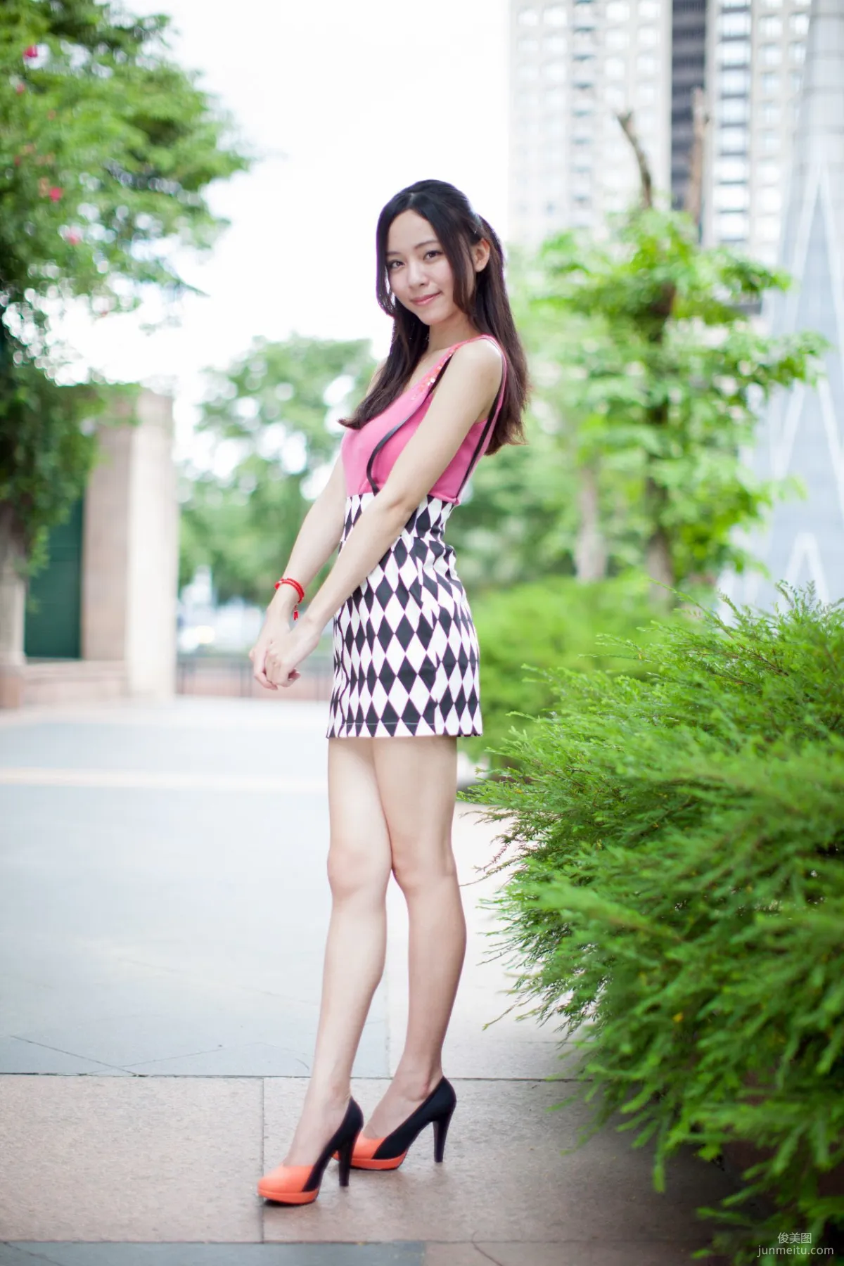 台湾美女Anita林千如《中央商圈外拍》写真集
