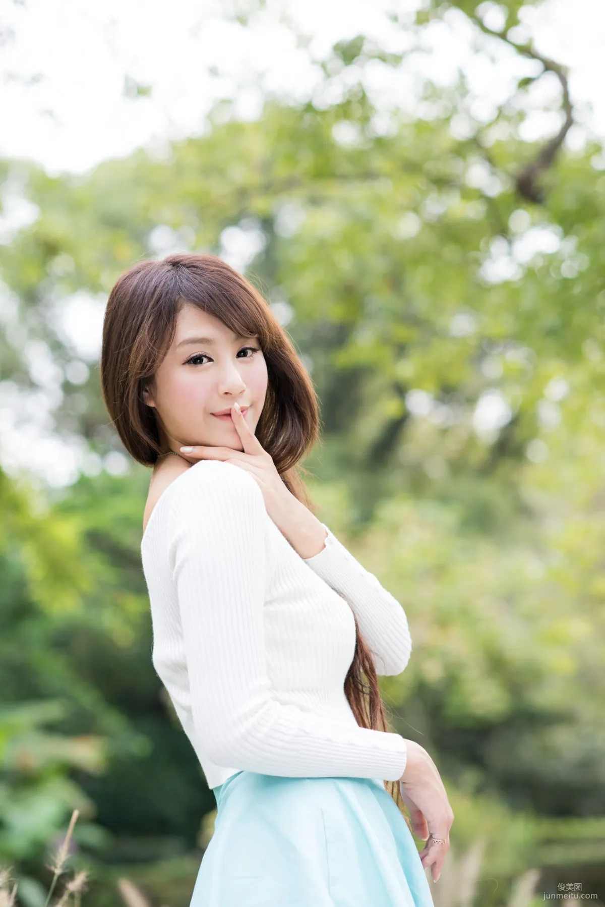 台湾女神夏晴/腿模MISO《秋之风》写真集