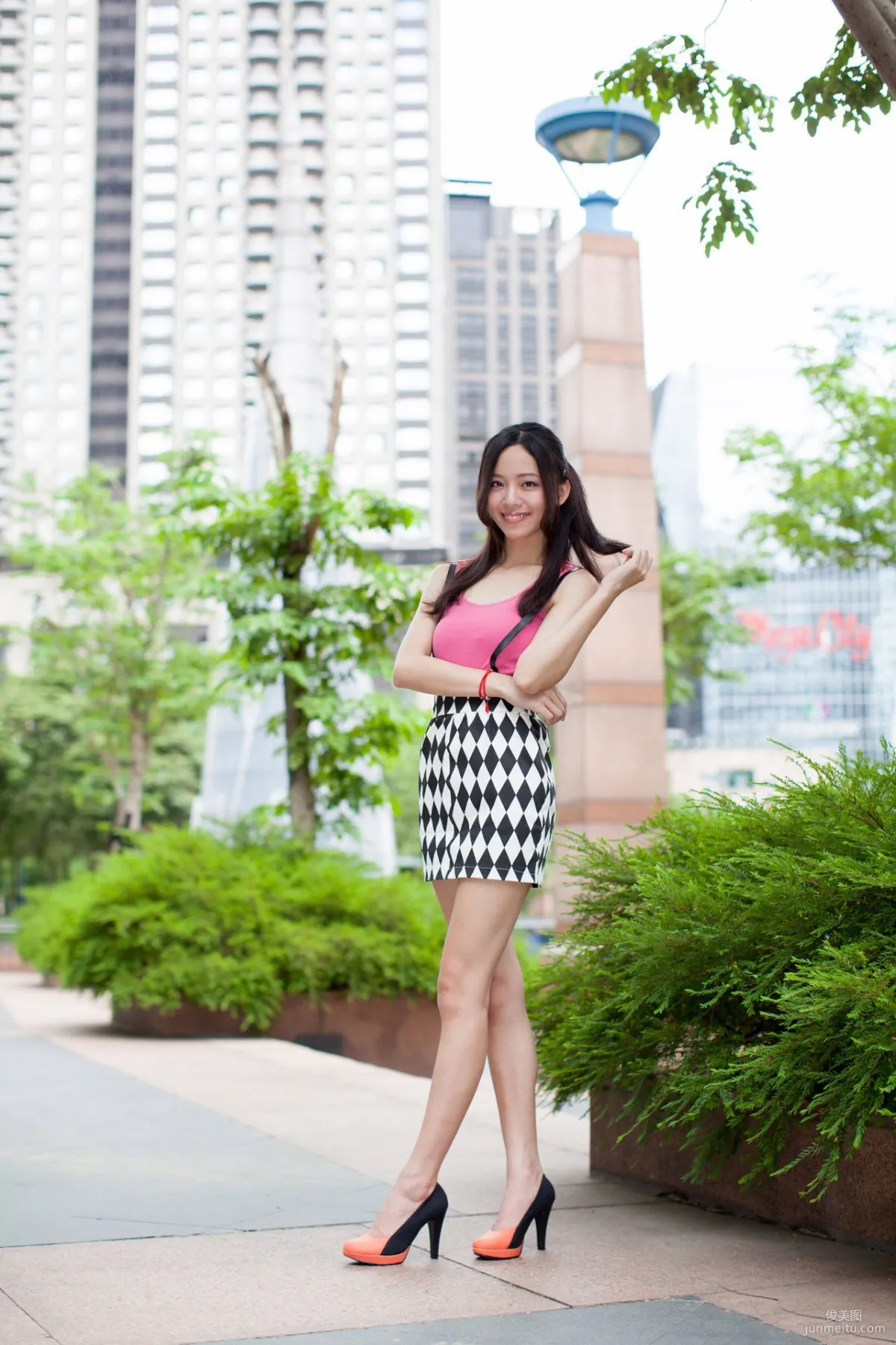 台湾美女Anita林千如《中央商圈外拍》写真集
