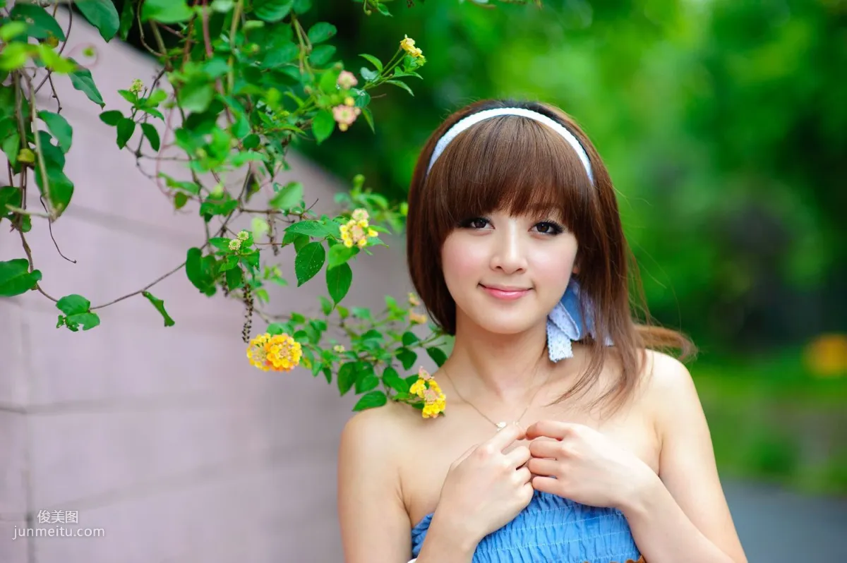 张凯洁/Mikako《蒙馬特咖啡外拍》写真集