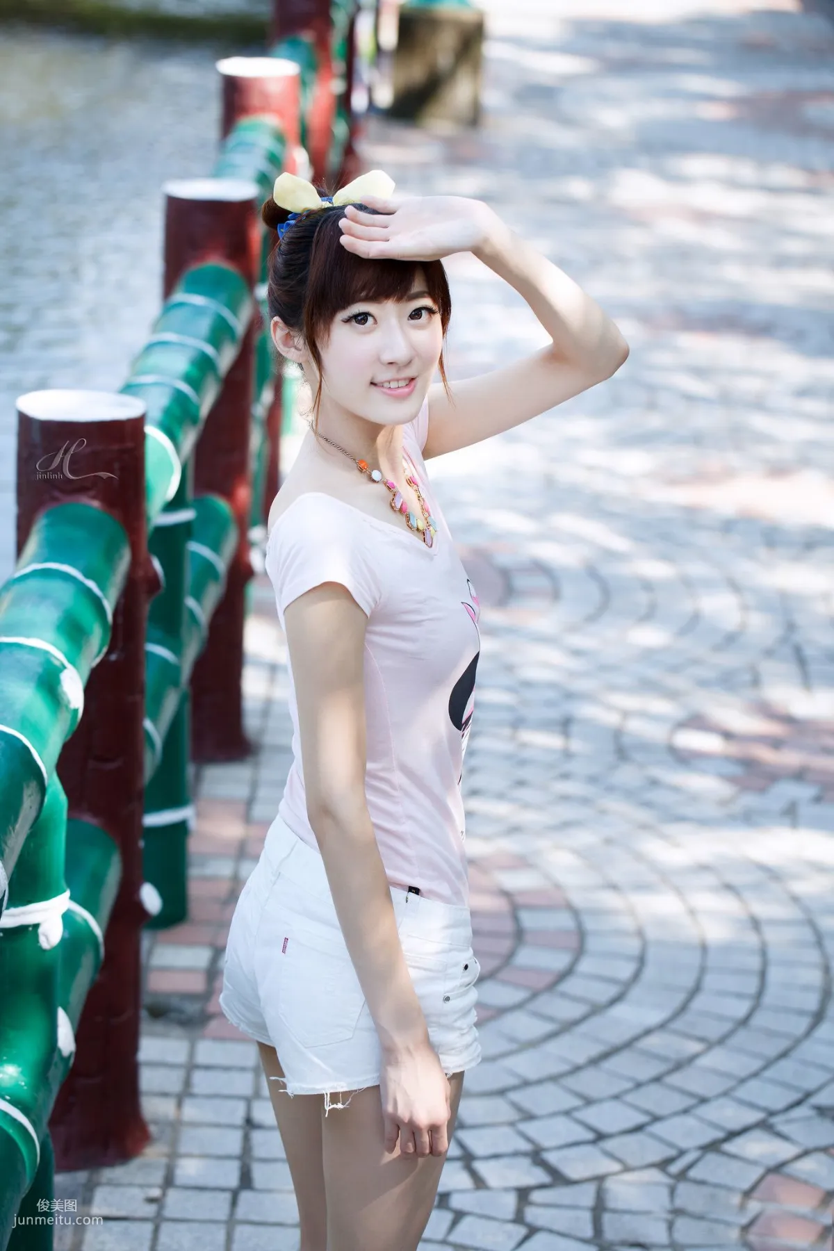 Queena/林茉晶《台大外拍》写真集