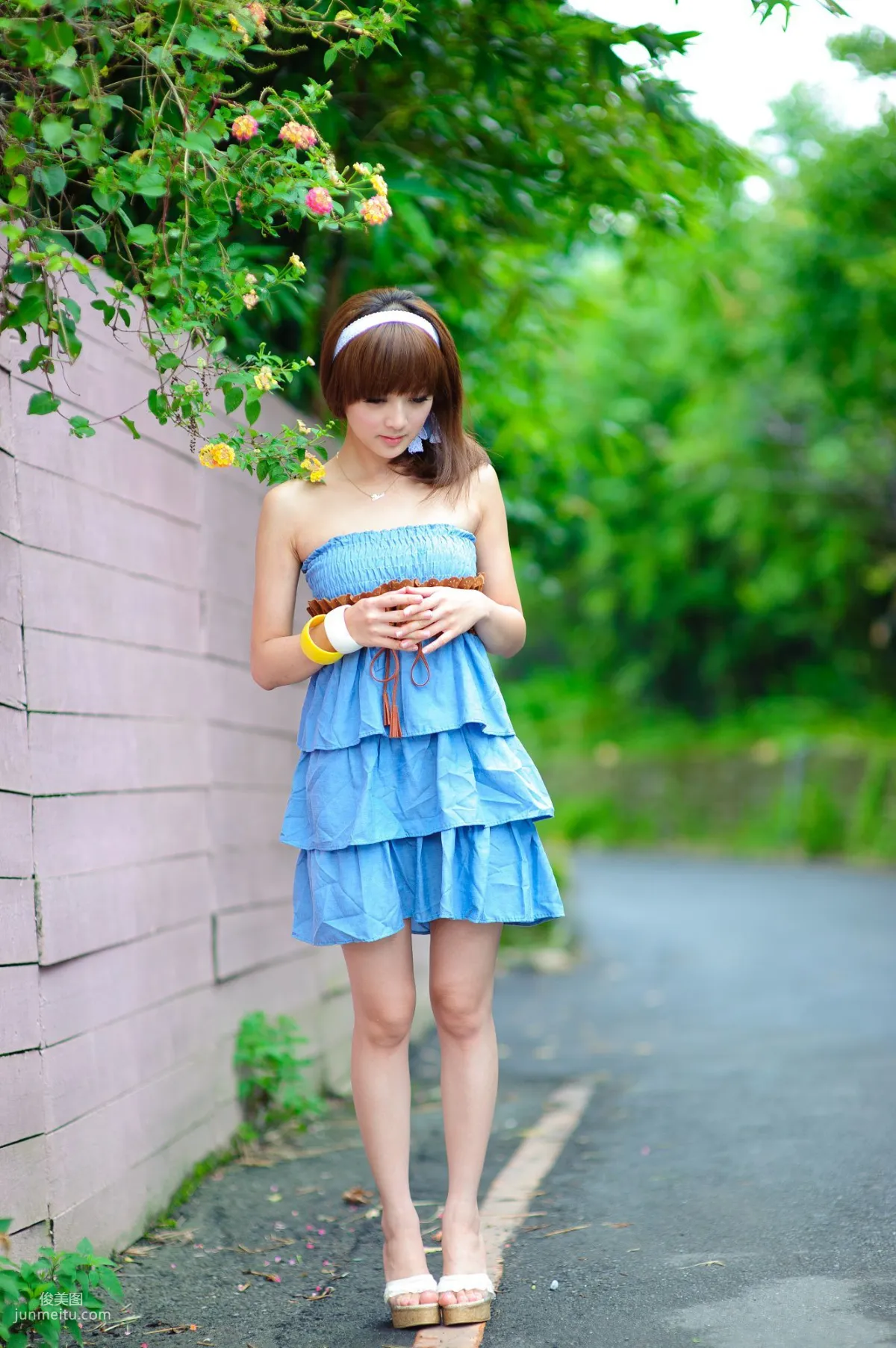 张凯洁/Mikako《蒙馬特咖啡外拍》写真集