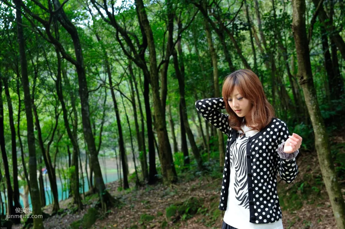 台湾女神果子MM《新山夢湖外拍》写真集