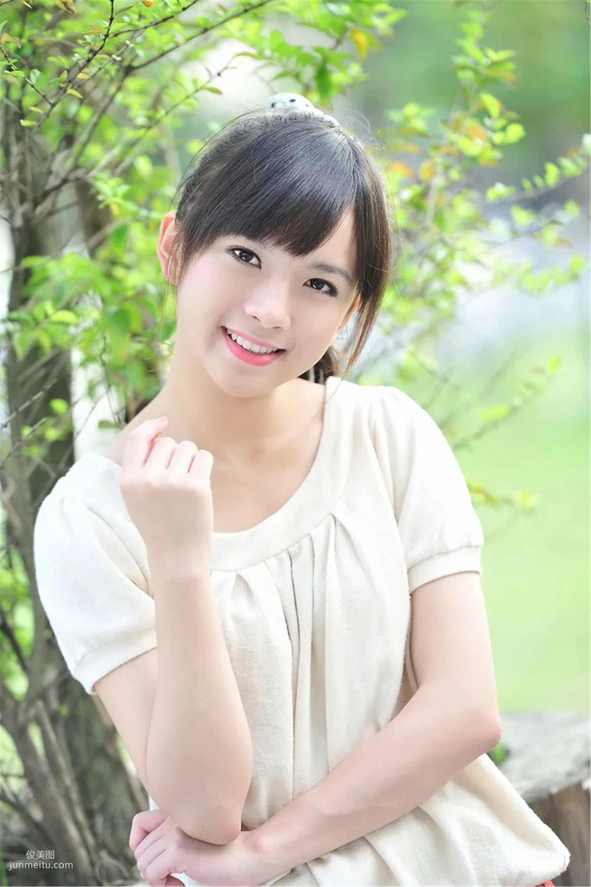 台湾美少女小敬(虞成敬)《逸仙公园外拍》写真集