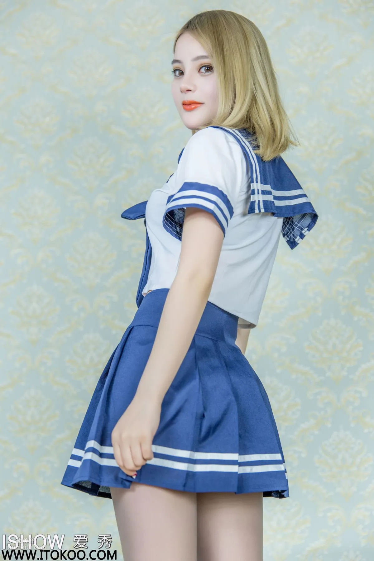 蜜雪儿Michelle《蓝色水手服+超薄灰丝裤袜》 [ISHOW爱秀] NO.097 写真集