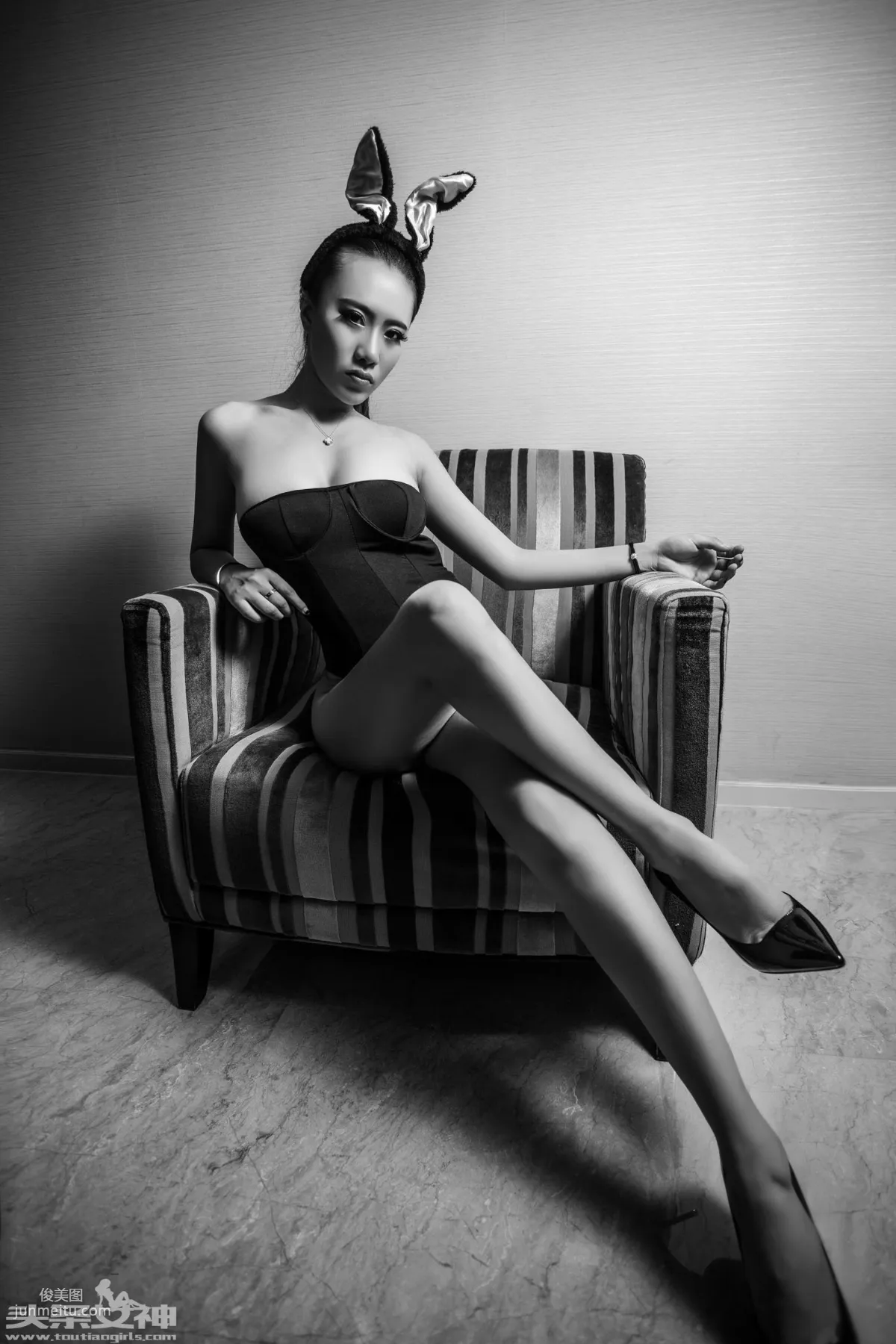 绮儿/胡宴绮《暗黑系巨乳小黑兔》 [头条女神] 写真集