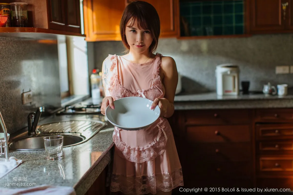 夏美酱《普吉岛旅拍》性感厨娘+海边水手装 [BoLoli波萝社] Vol.077 写真集