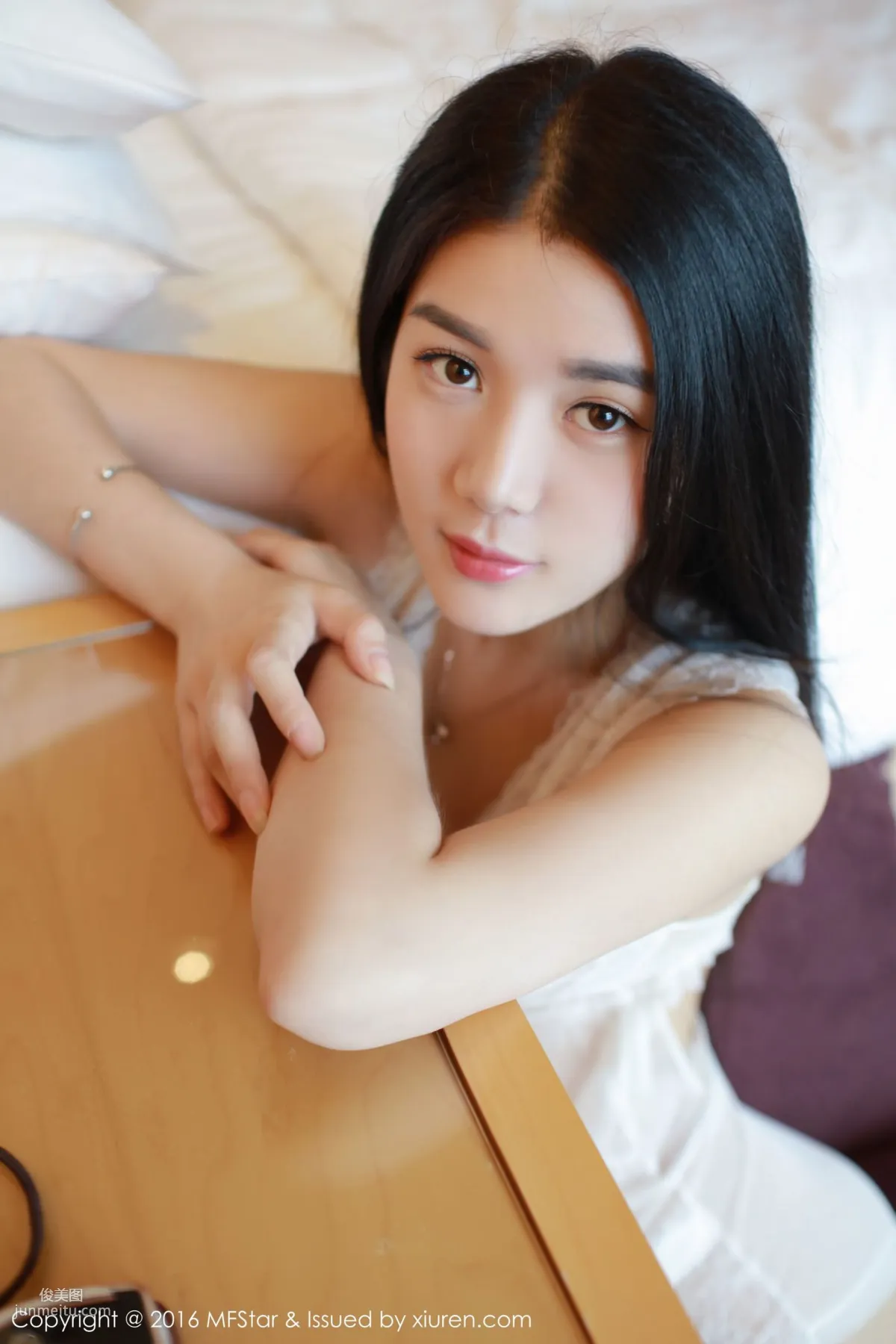 王梓童Doirs《气质独特，肌肤胜雪，杨柳细腰的美女模特》 [模范学院MFStar] Vol.062 写真集
