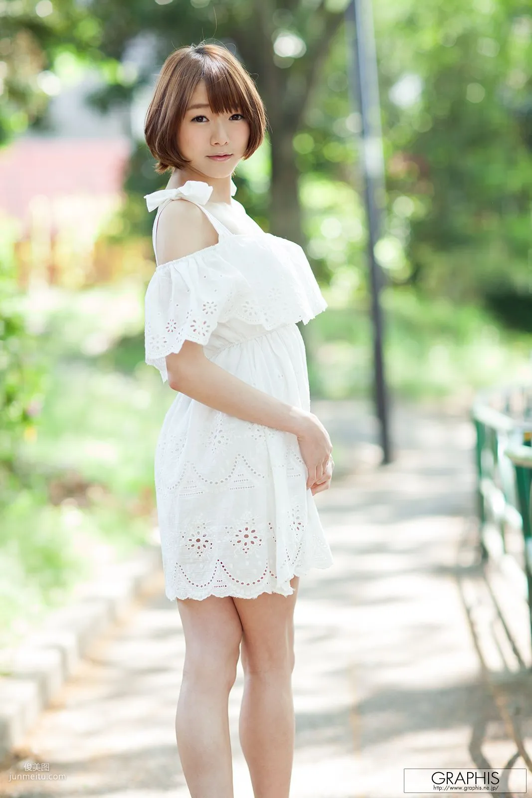 涼川絢音/凉川绚音 [Graphis] First Gravure 初脱ぎ娘 写真集
