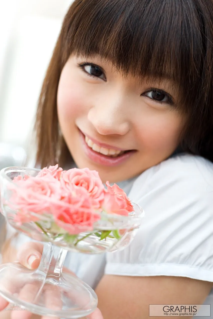 Hitomi Tsuji 辻仁美 [Graphis] First Gravure 初脱ぎ娘 写真集