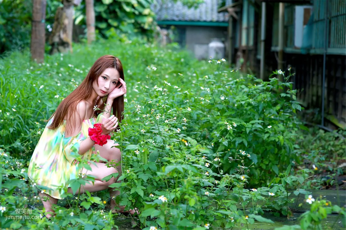台湾妹子林小芭《春游踏青外拍》写真集