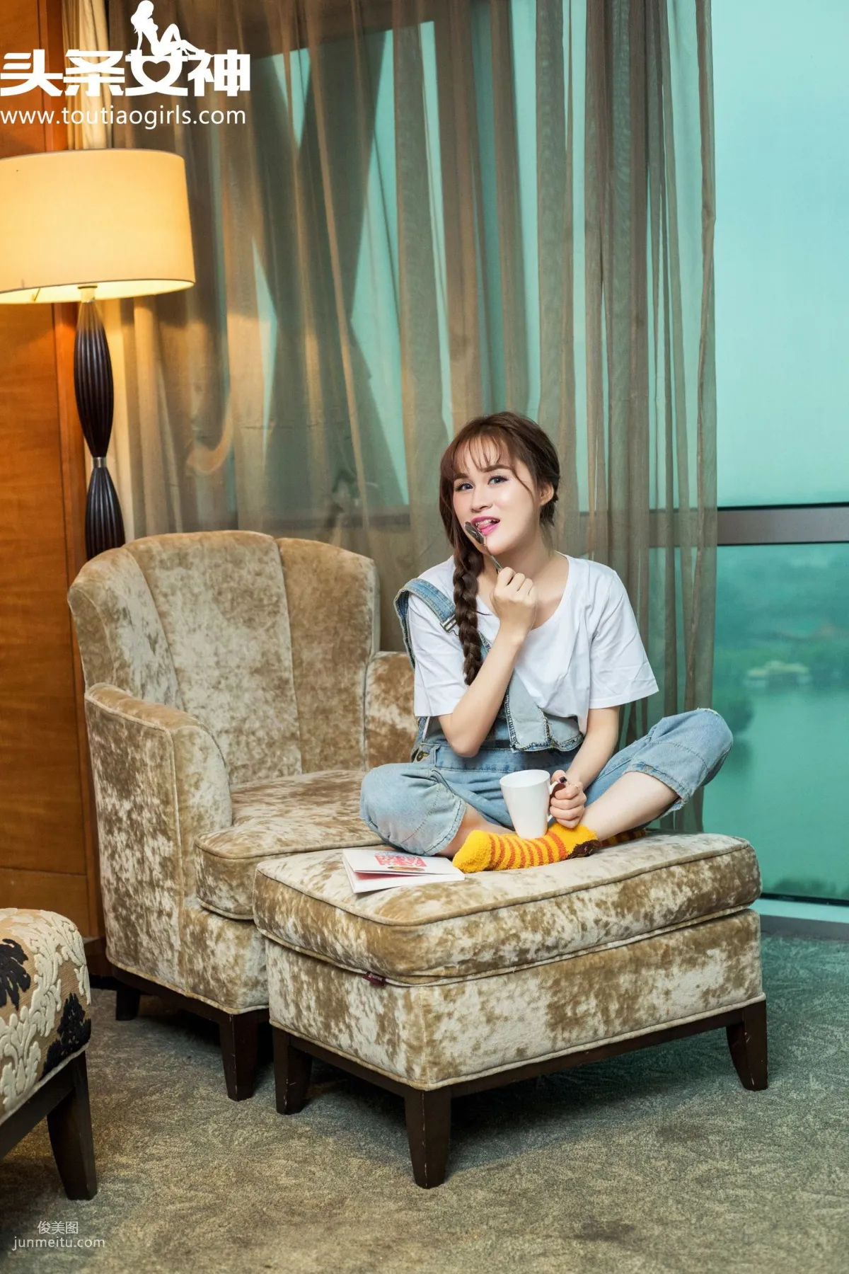 沈晓爱《唱歌的洛玉塔 青春牛仔小萝莉》 [头条女神] 写真集