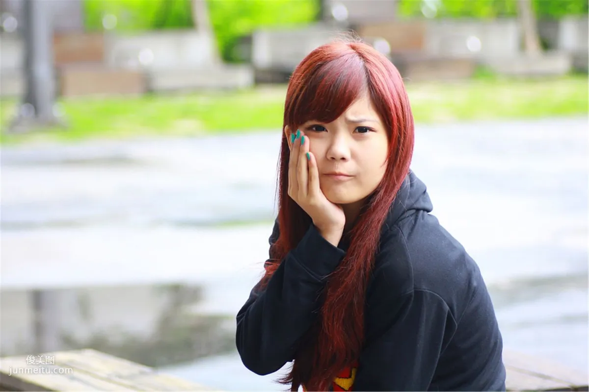 台湾美少女小静《電影公園外拍》 写真集