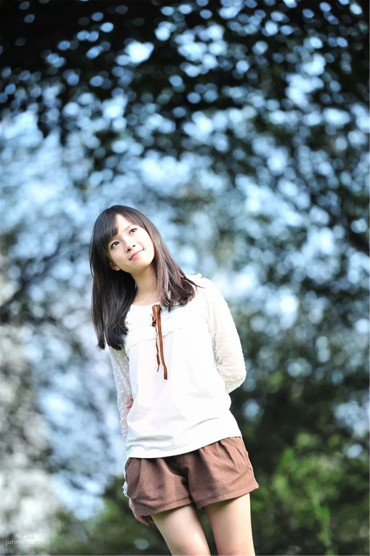台湾美少女小敬(虞成敬)《逸仙公园外拍》写真集