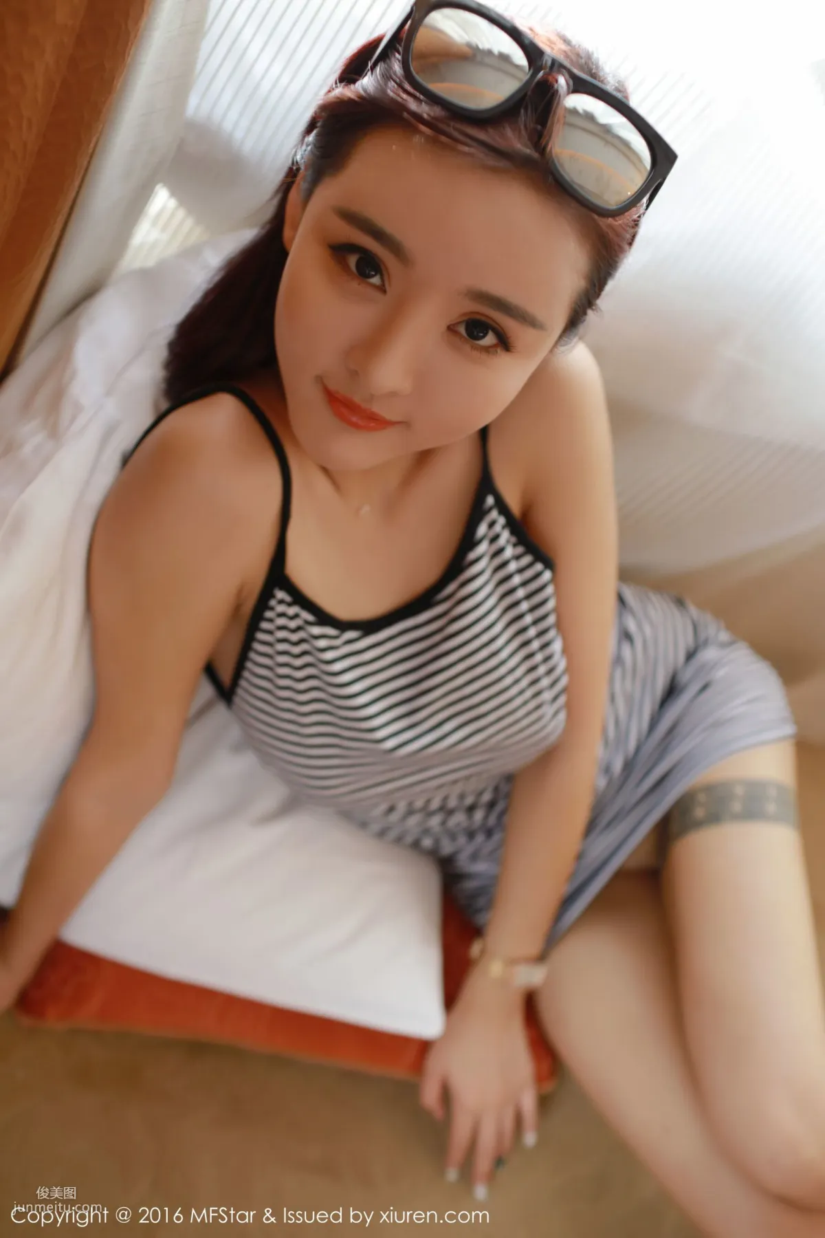 佳佳JiaJia - 五官精致、颜值靓丽且拥有傲人巨乳的美女模特 [模范学院MFStar] Vol.060 写真集