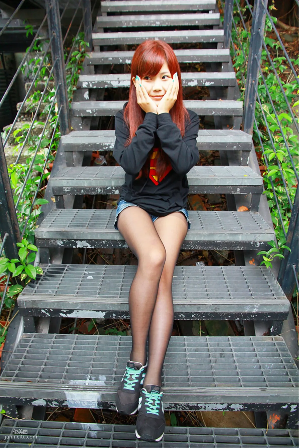 台湾美少女小静《電影公園外拍》 写真集