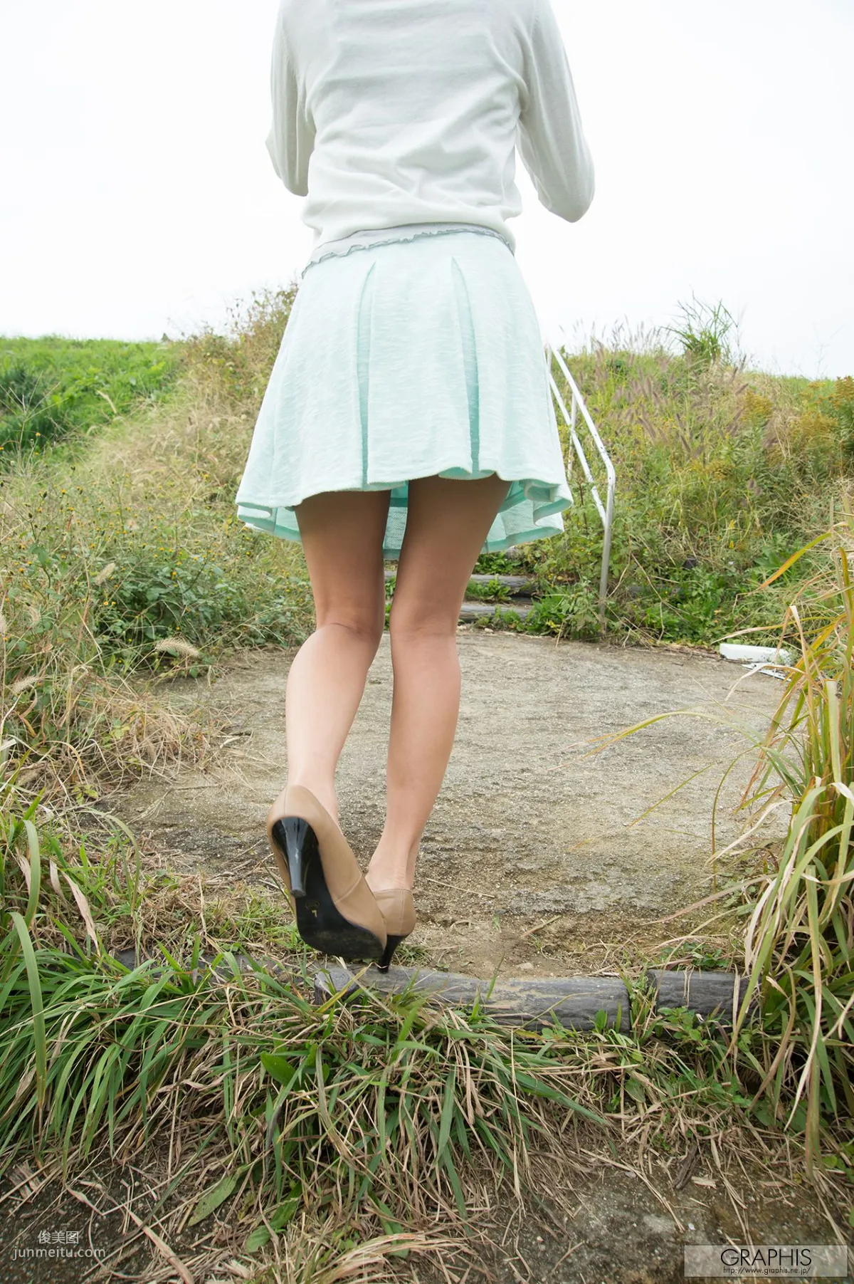 湊莉久/凑莉久《Golden Curve》 [Graphis] Gals 写真集
