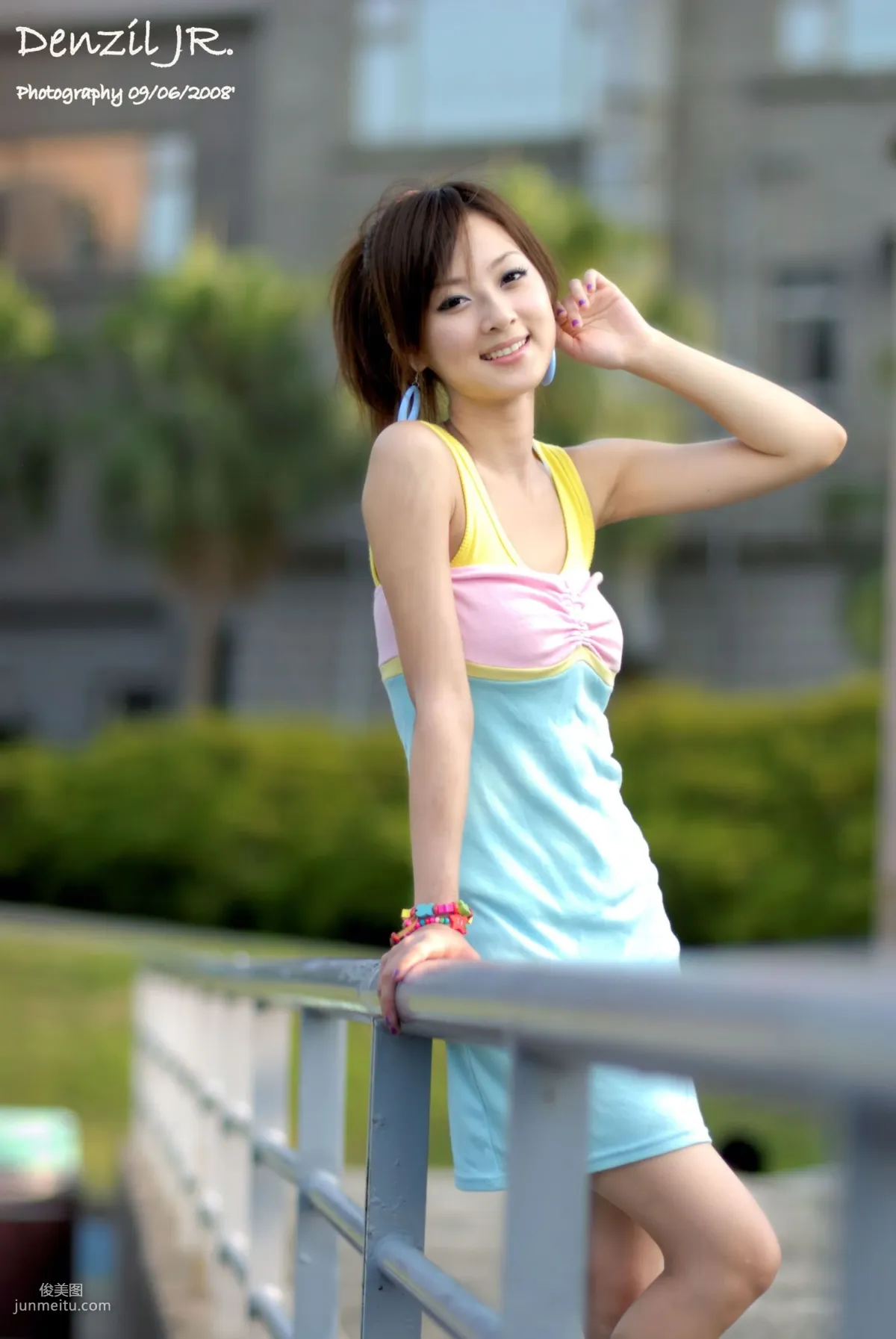 台湾果子MM《Lovely 果子 Fruit with Barbie Attire》吊带连衣裙系列 写真集