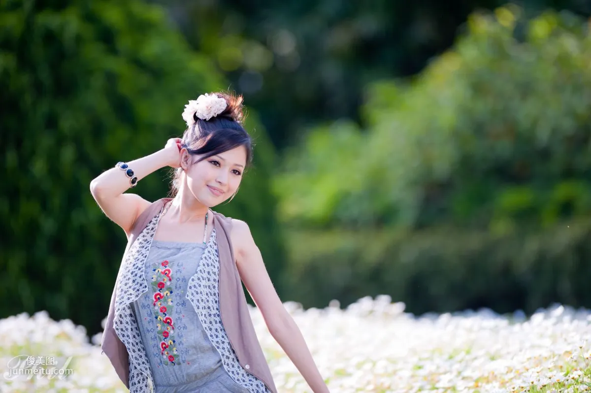 台湾女神Avy杜可薇《吊带短裤系列》小清新唯美外拍写真集