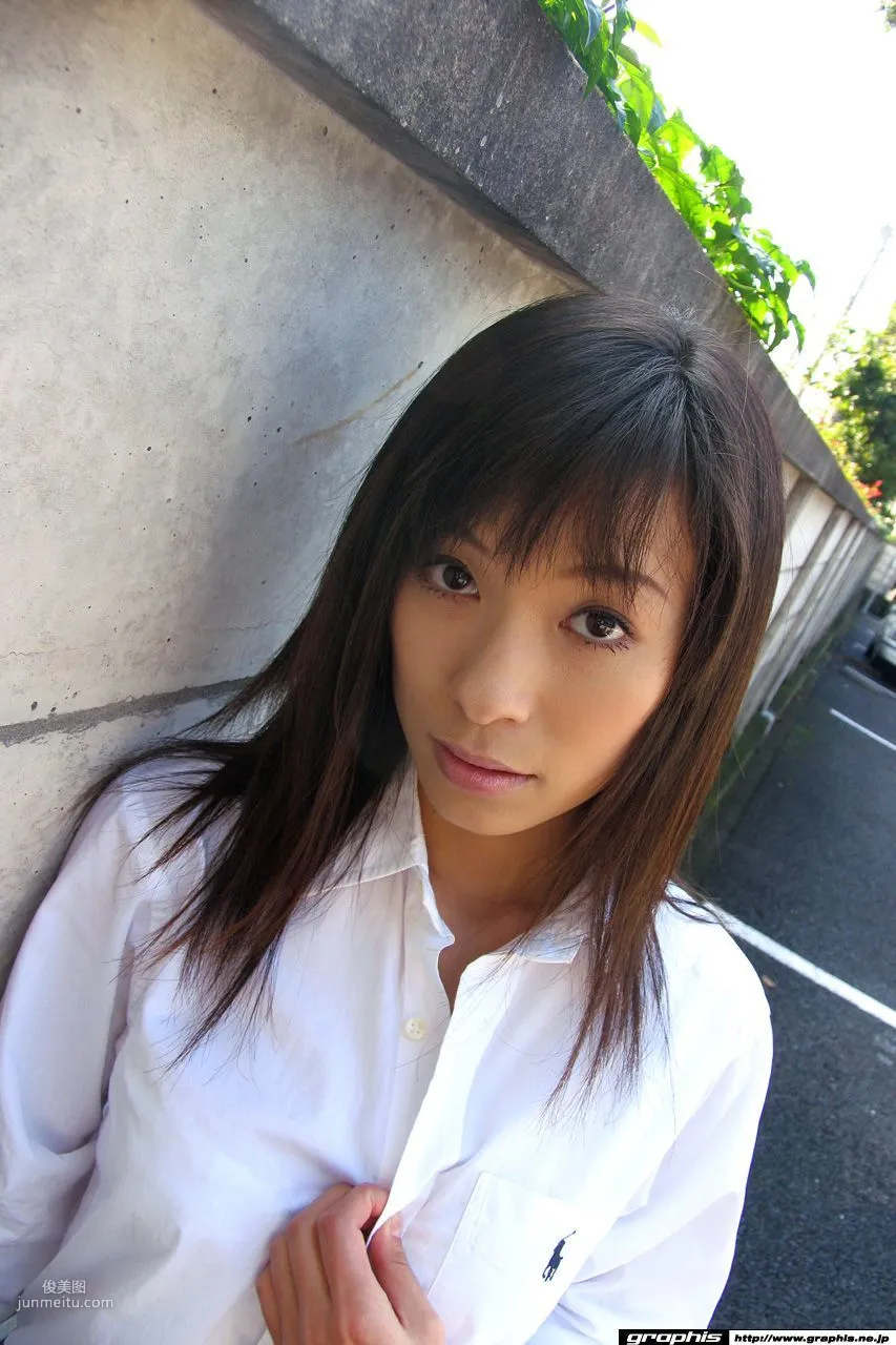 かすみ果穂/佳澄果穗 [Graphis] First Gravure 初脱ぎ娘 写真集