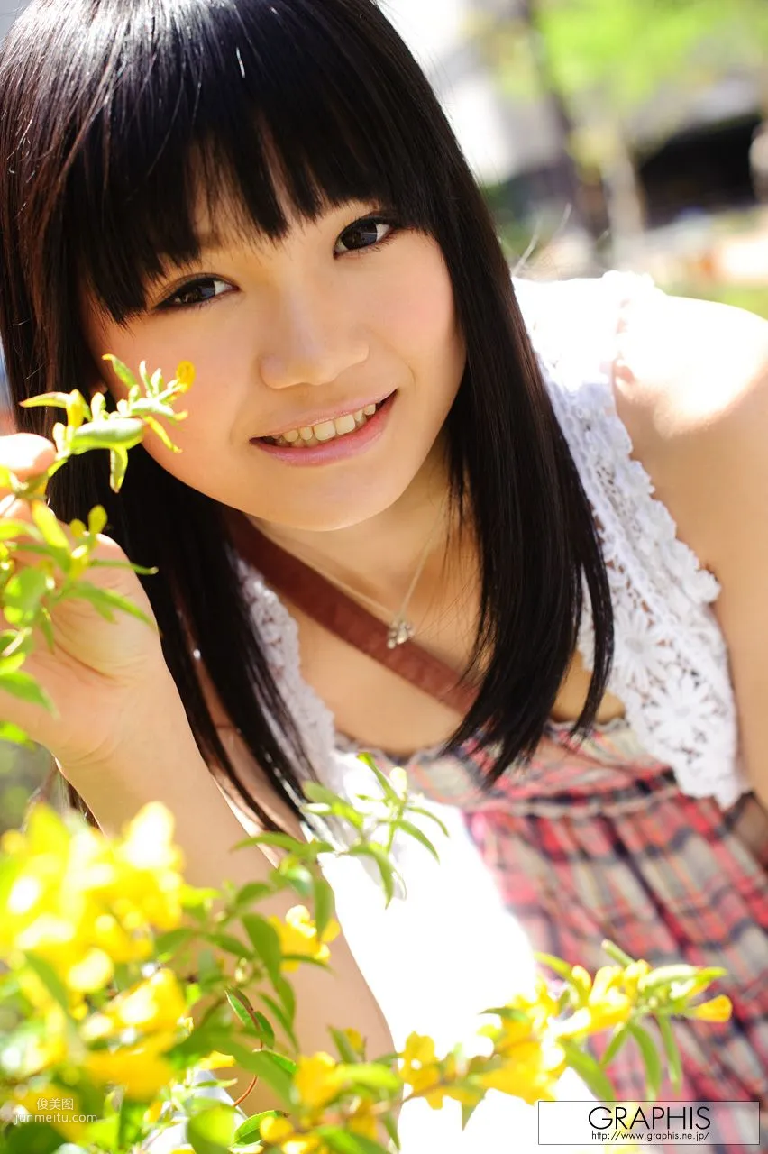 荣仓あい/荣仓爱 [Graphis] First Gravure 初脱ぎ娘 写真集