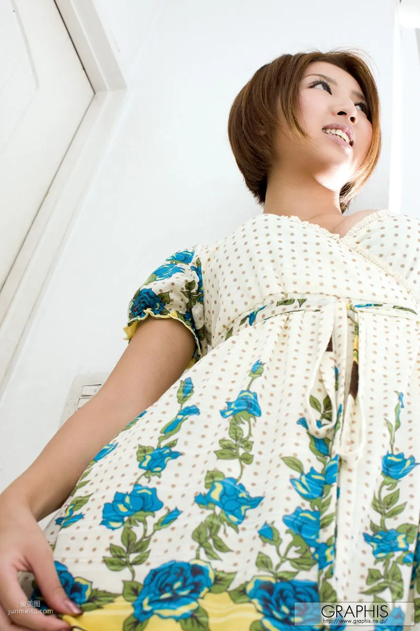Kazuki Asou 麻生香月 [Graphis] First Gravure 初脱ぎ娘 写真集