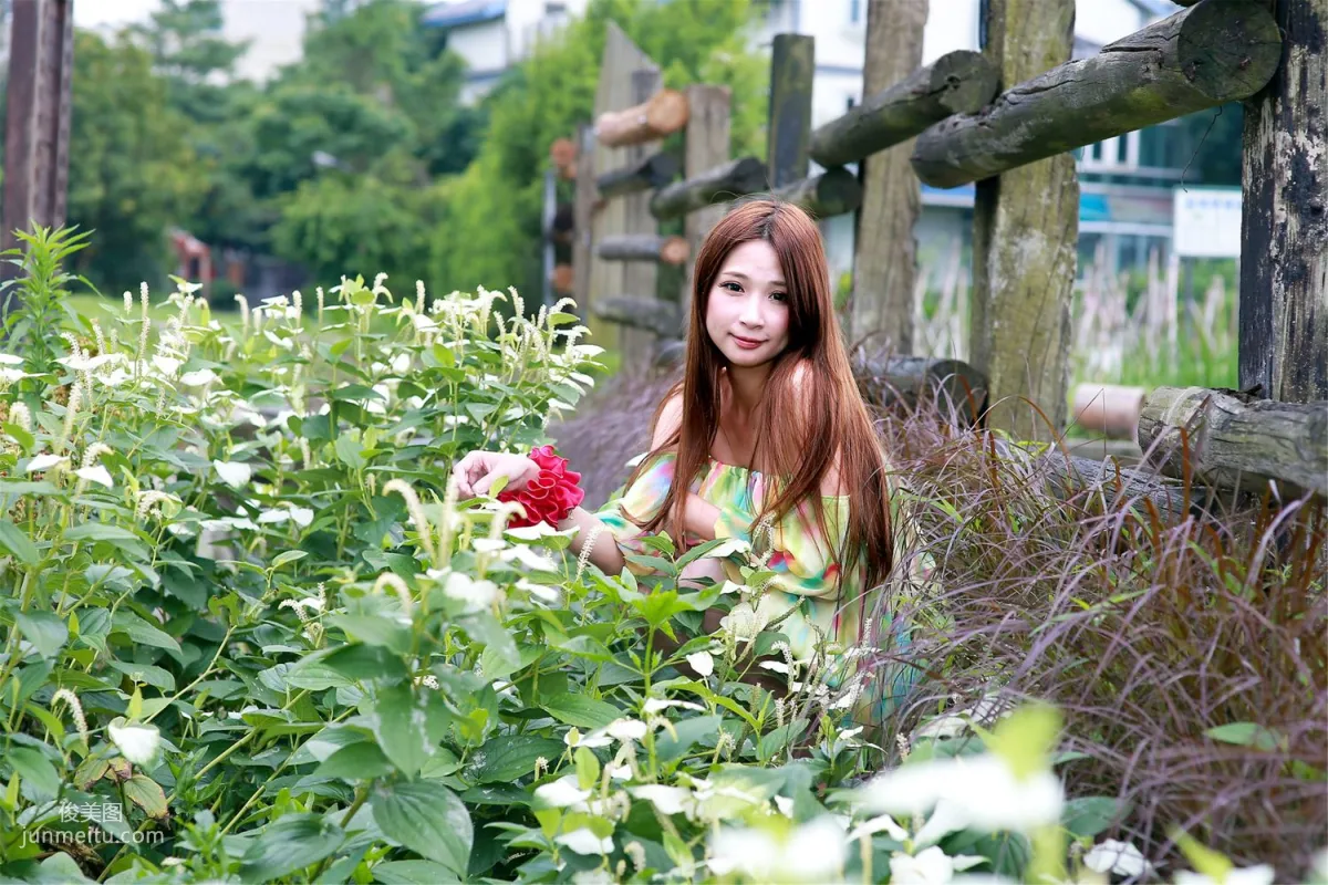 台湾妹子林小芭《春游踏青外拍》写真集