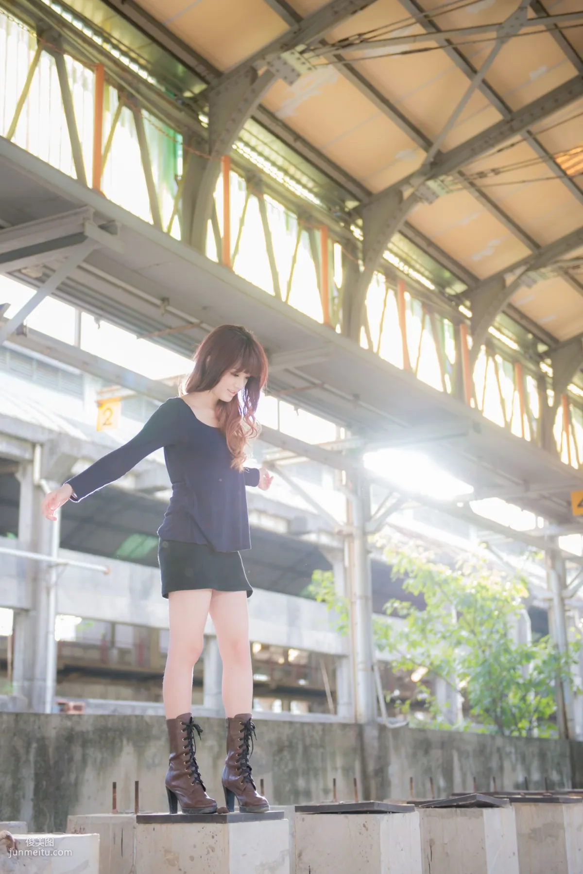 台湾正妹林岗怡Didy《废墟车站唯美外拍》写真集